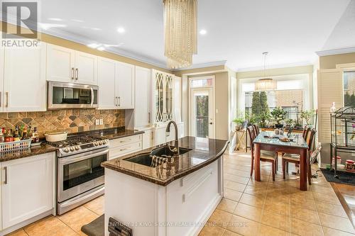 816 Millard Street, Whitchurch-Stouffville, ON - Indoor Photo Showing Kitchen With Upgraded Kitchen