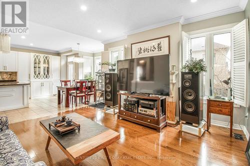 816 Millard St, Whitchurch-Stouffville, ON - Indoor Photo Showing Living Room