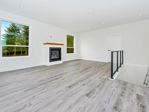 2048 Ernest Lane, Duncan, BC - Indoor Photo Showing Living Room