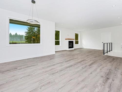 2048 Ernest Lane, Duncan, BC - Indoor Photo Showing Living Room With Fireplace