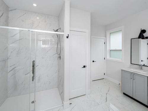 2048 Ernest Lane, Duncan, BC - Indoor Photo Showing Bathroom
