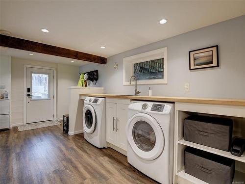 2707 Forbes St, Victoria, BC - Indoor Photo Showing Laundry Room