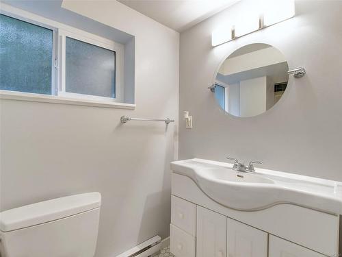 2707 Forbes St, Victoria, BC - Indoor Photo Showing Bathroom