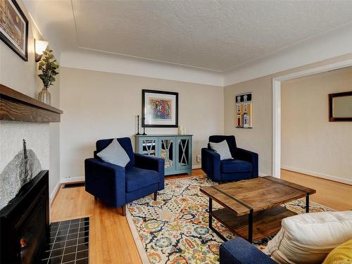 2707 Forbes St, Victoria, BC - Indoor Photo Showing Living Room