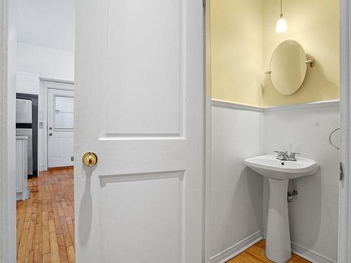 Powder room - 4001 Av. Northcliffe, Montréal (Côte-Des-Neiges/Notre-Dame-De-Grâce), QC - Indoor Photo Showing Bathroom