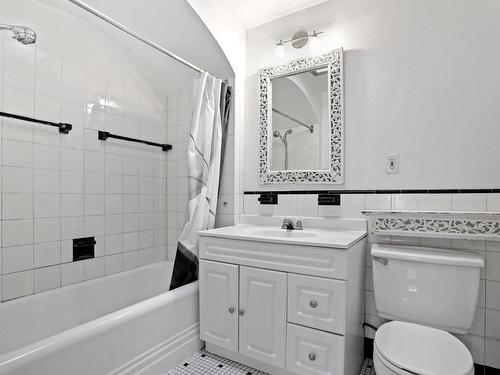Bathroom - 4001 Av. Northcliffe, Montréal (Côte-Des-Neiges/Notre-Dame-De-Grâce), QC - Indoor Photo Showing Bathroom