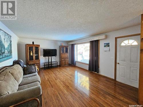 29 Warren Street, Redvers, SK - Indoor Photo Showing Living Room