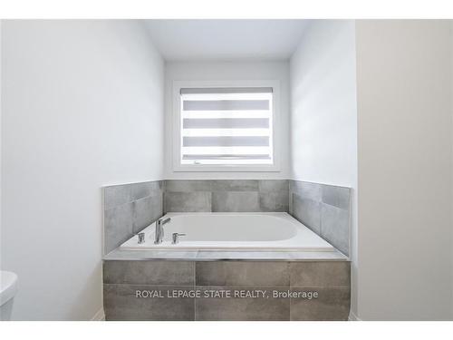 4067 Brock St, Lincoln, ON - Indoor Photo Showing Bathroom