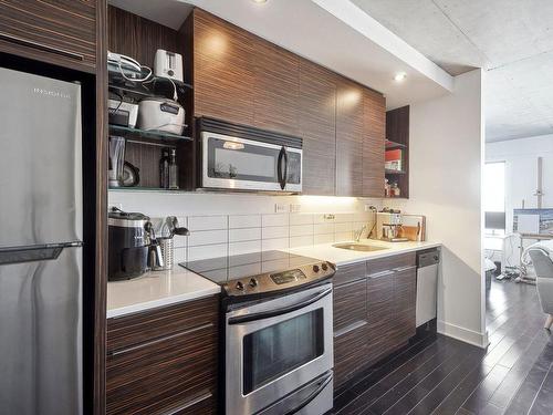 Cuisine - 605-400 Rue De L'Inspecteur, Montréal (Le Sud-Ouest), QC - Indoor Photo Showing Kitchen With Upgraded Kitchen