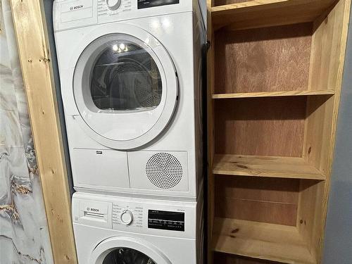 407 Atwood Avenue, Rainy River, ON - Indoor Photo Showing Laundry Room