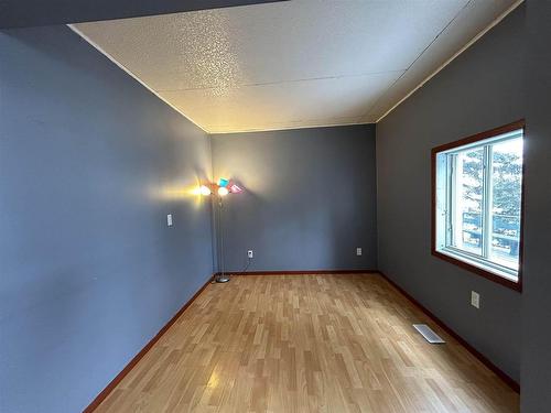 407 Atwood Avenue, Rainy River, ON - Indoor Photo Showing Other Room