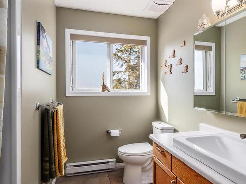8514 Sun Valley Road, Kelowna, BC - Indoor Photo Showing Bathroom