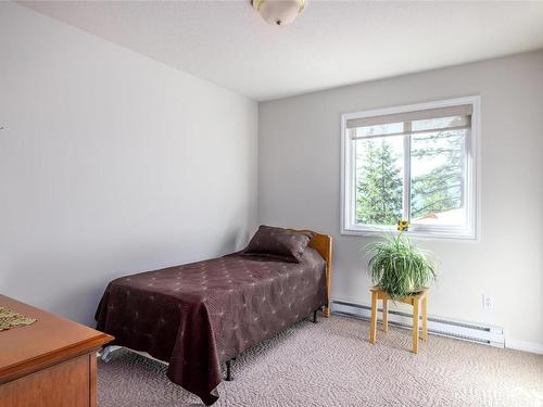 8514 Sun Valley Road, Kelowna, BC - Indoor Photo Showing Bedroom