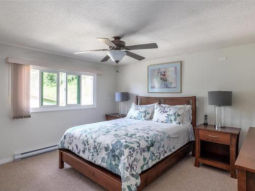 8514 Sun Valley Road, Kelowna, BC - Indoor Photo Showing Bedroom