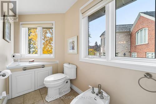 335 River Oak Pl, Waterloo, ON - Indoor Photo Showing Bathroom
