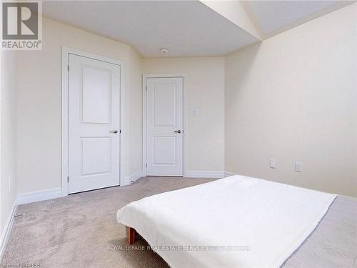9498 Tallgrass Ave, Niagara Falls, ON - Indoor Photo Showing Bedroom