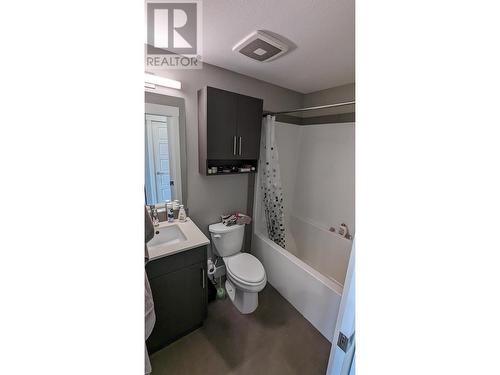 925 Leon Avenue Unit# 428, Kelowna, BC - Indoor Photo Showing Bathroom