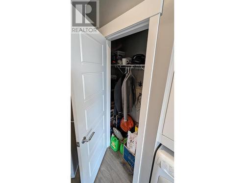 925 Leon Avenue Unit# 428, Kelowna, BC - Indoor Photo Showing Laundry Room