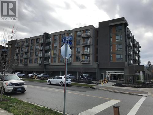 925 Leon Avenue Unit# 428, Kelowna, BC - Outdoor With Balcony With Facade