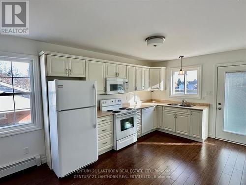 #7 - 494 Metcalf Street, Tweed, ON - Indoor Photo Showing Kitchen With Double Sink