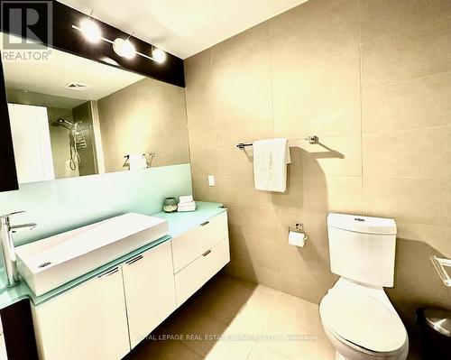 #2011 -300 Front St W, Toronto, ON - Indoor Photo Showing Bathroom