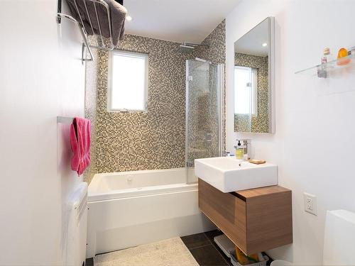 Bathroom - 4420 Av. De Kent, Montréal (Côte-Des-Neiges/Notre-Dame-De-Grâce), QC - Indoor Photo Showing Bathroom