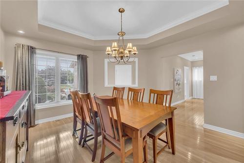 135 Garth Trails Crescent, Hamilton, ON - Indoor Photo Showing Dining Room