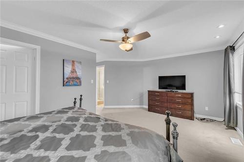 135 Garth Trails Crescent, Hamilton, ON - Indoor Photo Showing Bedroom