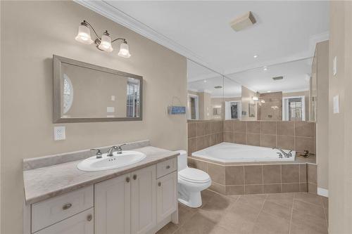 135 Garth Trails Crescent, Hamilton, ON - Indoor Photo Showing Bathroom