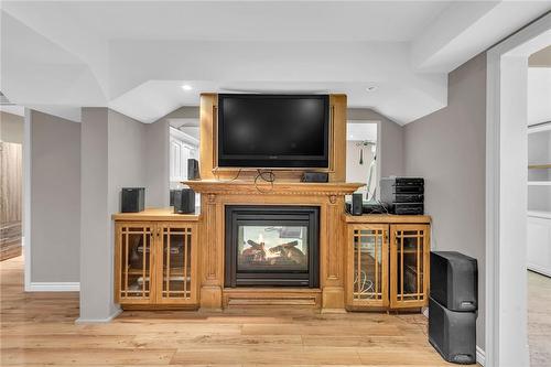 135 Garth Trails Crescent, Hamilton, ON - Indoor With Fireplace