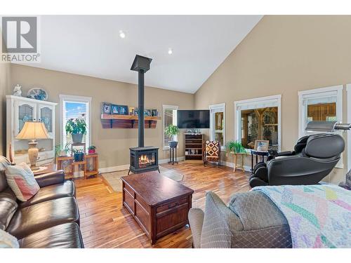 841 Salmon River Road, Salmon Arm, BC - Indoor Photo Showing Living Room With Fireplace