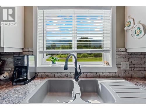 841 Salmon River Road, Salmon Arm, BC - Indoor Photo Showing Kitchen With Double Sink