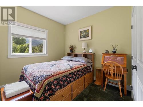 841 Salmon River Road, Salmon Arm, BC - Indoor Photo Showing Bedroom