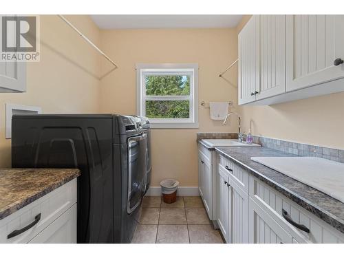 841 Salmon River Road, Salmon Arm, BC - Indoor Photo Showing Laundry Room