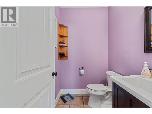841 Salmon River Road, Salmon Arm, BC - Indoor Photo Showing Bathroom