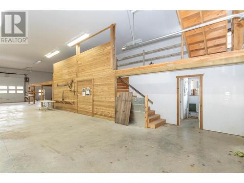 841 Salmon River Road, Salmon Arm, BC - Indoor Photo Showing Garage
