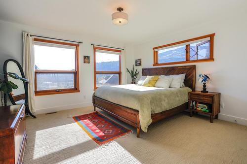 2490 Knob Road, Castlegar, BC - Indoor Photo Showing Bedroom