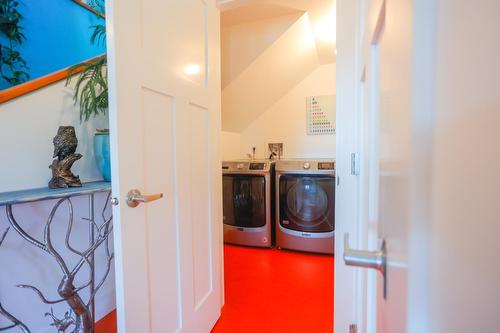 2490 Knob Road, Castlegar, BC - Indoor Photo Showing Laundry Room