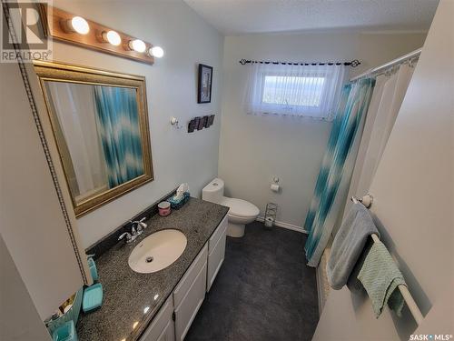 411 Broad Street, Cut Knife, SK - Indoor Photo Showing Bathroom