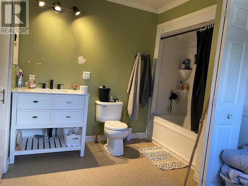 554 Lakeshore Rd, Temiskaming Shores, ON - Indoor Photo Showing Bathroom