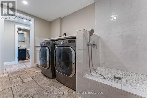 262 Brookview Crt, Hamilton, ON - Indoor Photo Showing Laundry Room
