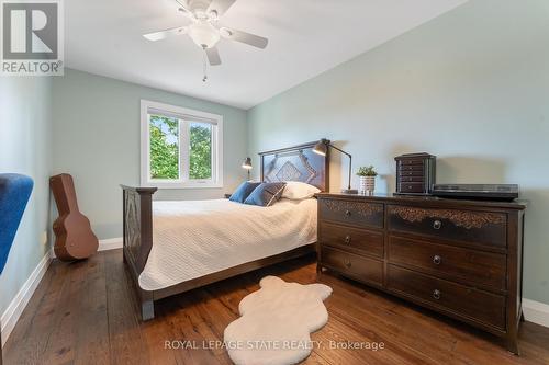 262 Brookview Court, Hamilton, ON - Indoor Photo Showing Bedroom