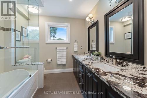 262 Brookview Crt, Hamilton, ON - Indoor Photo Showing Bathroom