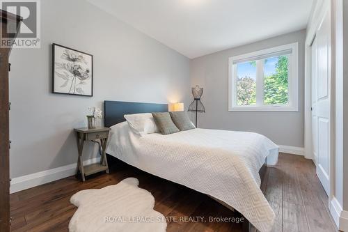 262 Brookview Court, Hamilton, ON - Indoor Photo Showing Bedroom