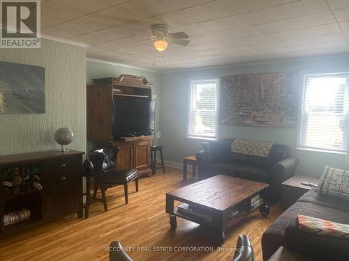 1588 Monaghan Rd, Peterborough, ON - Indoor Photo Showing Living Room