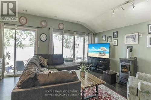 93 Driftwood Shores Rd, Kawartha Lakes, ON - Indoor Photo Showing Living Room With Fireplace