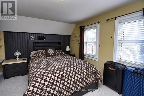 83 Sherman Ave N, Hamilton, ON - Indoor Photo Showing Bedroom