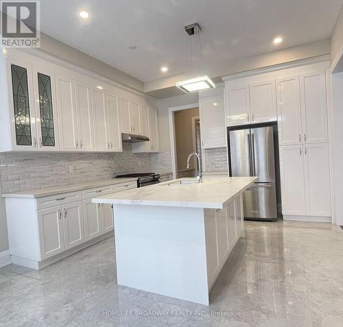 98 Marbrook St, Richmond Hill, ON - Indoor Photo Showing Kitchen With Stainless Steel Kitchen With Upgraded Kitchen