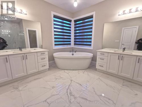 98 Marbrook St, Richmond Hill, ON - Indoor Photo Showing Bathroom