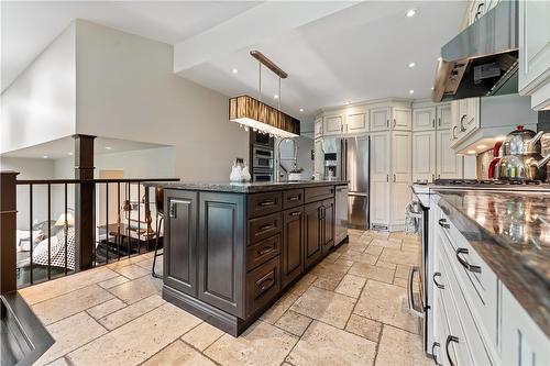 262 Brookview Court, Ancaster, ON - Indoor Photo Showing Kitchen With Upgraded Kitchen